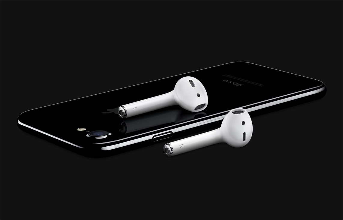 Аксессуары для iPhone: снимите чехол и дайте AirPods шанс