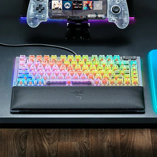 Razer следует тенденции прозрачных устройств: анонсирована серия аксессуаров Phantom White, вдохновленная стилем Apple Liquid Glass