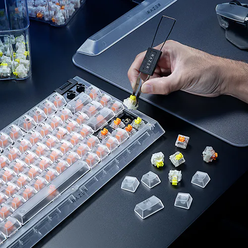 Razer следует тенденции прозрачных устройств: анонсирована серия аксессуаров Phantom White, вдохновленная стилем Apple Liquid Glass