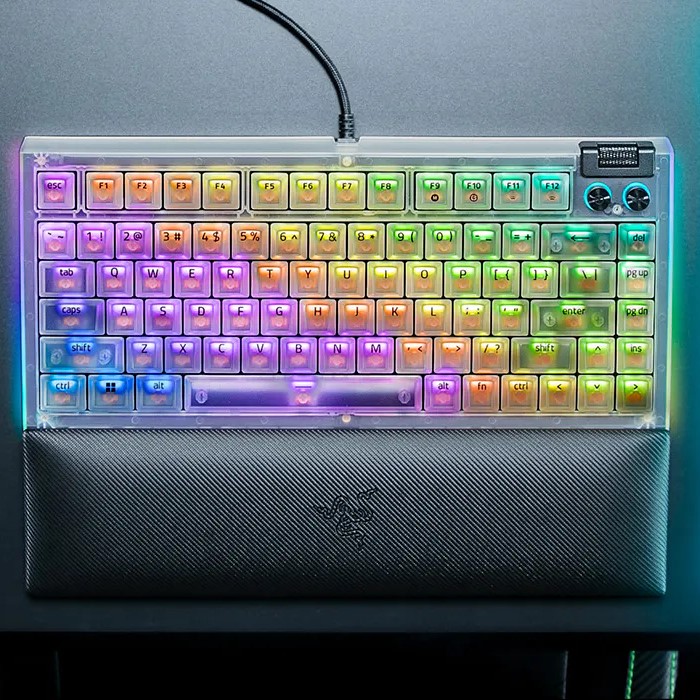 Razer следует тенденции прозрачных устройств: анонсирована серия аксессуаров Phantom White, вдохновленная стилем Apple Liquid Glass