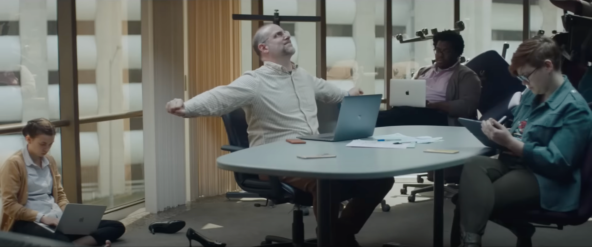 Apple at Work: реклама, сериал или шоукеис магии?